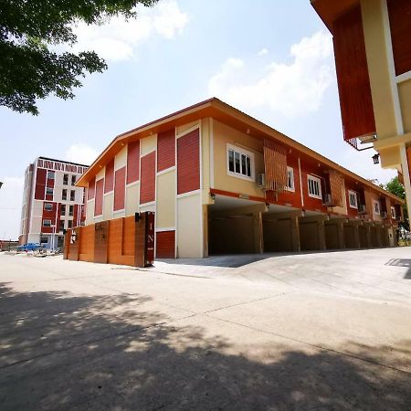 Triple Trees Hotel Pathum Thani Buitenkant foto