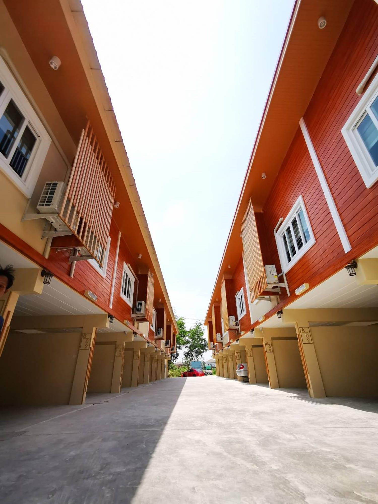 Triple Trees Hotel Pathum Thani Buitenkant foto