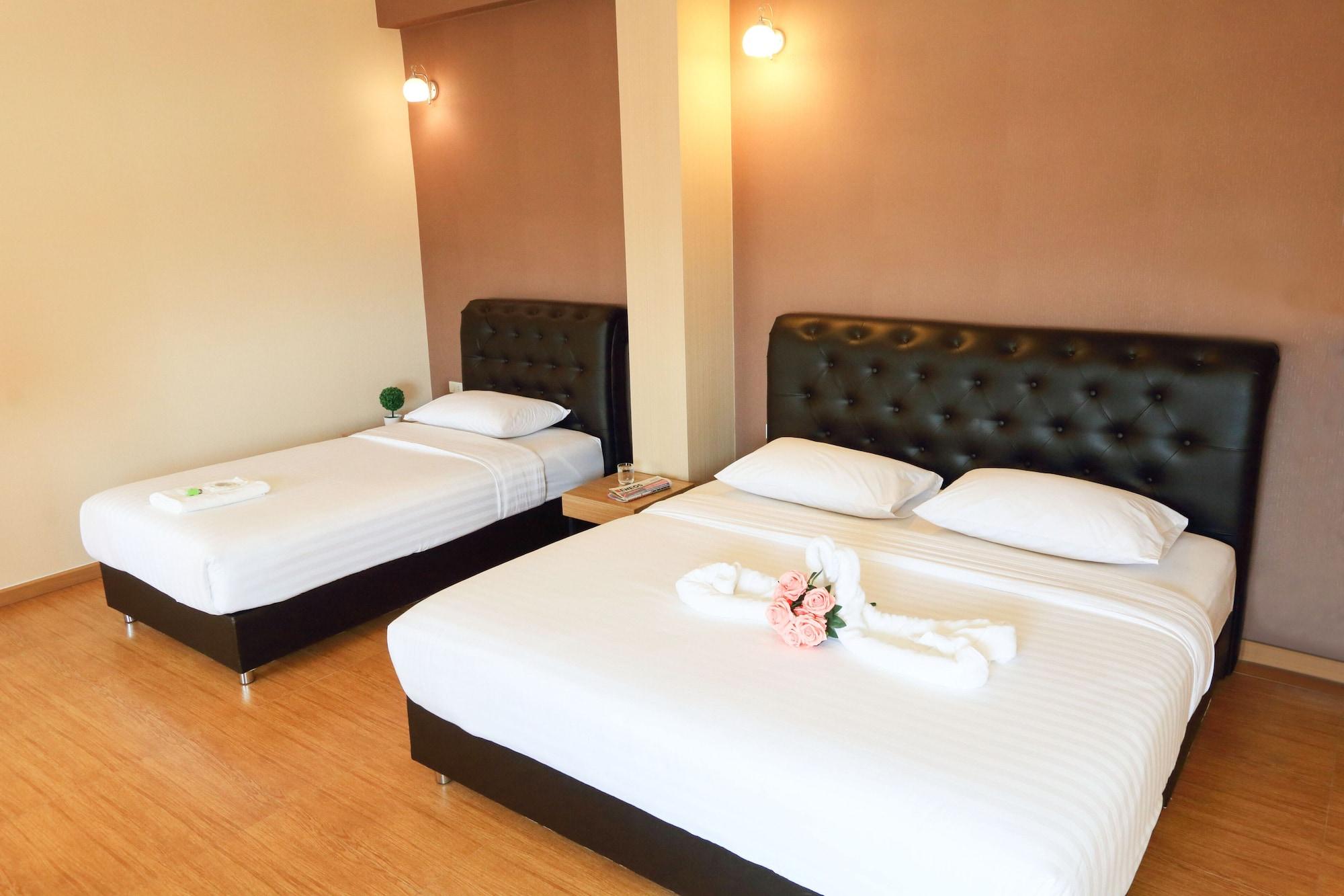 Triple Trees Hotel Pathum Thani Buitenkant foto