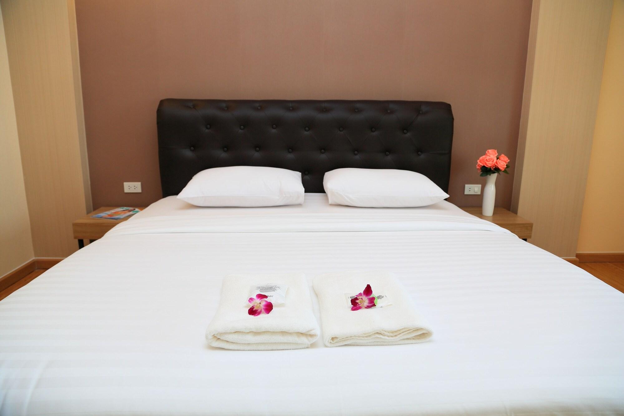 Triple Trees Hotel Pathum Thani Buitenkant foto
