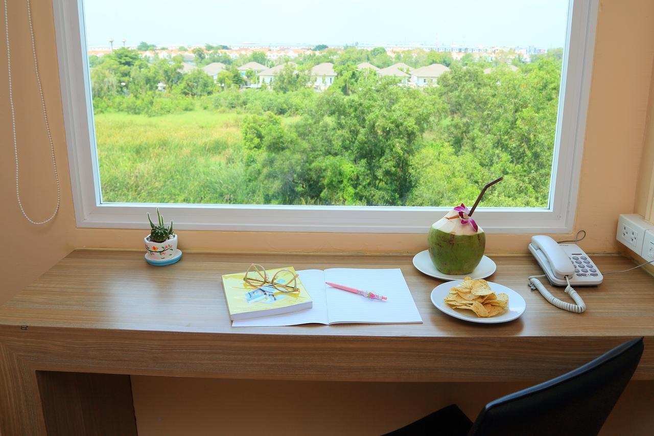 Triple Trees Hotel Pathum Thani Buitenkant foto