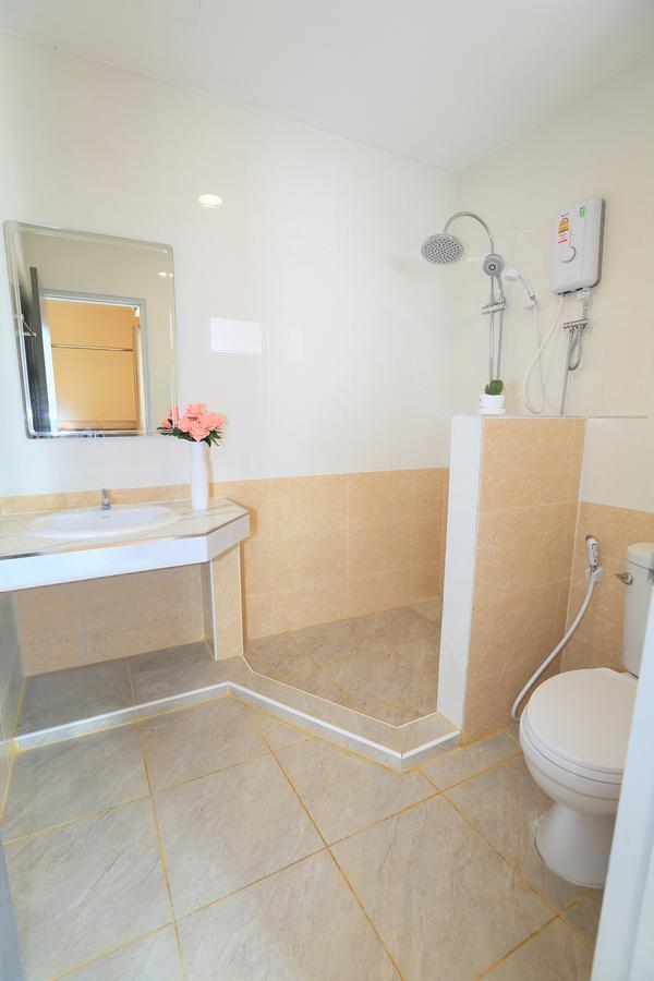 Triple Trees Hotel Pathum Thani Buitenkant foto