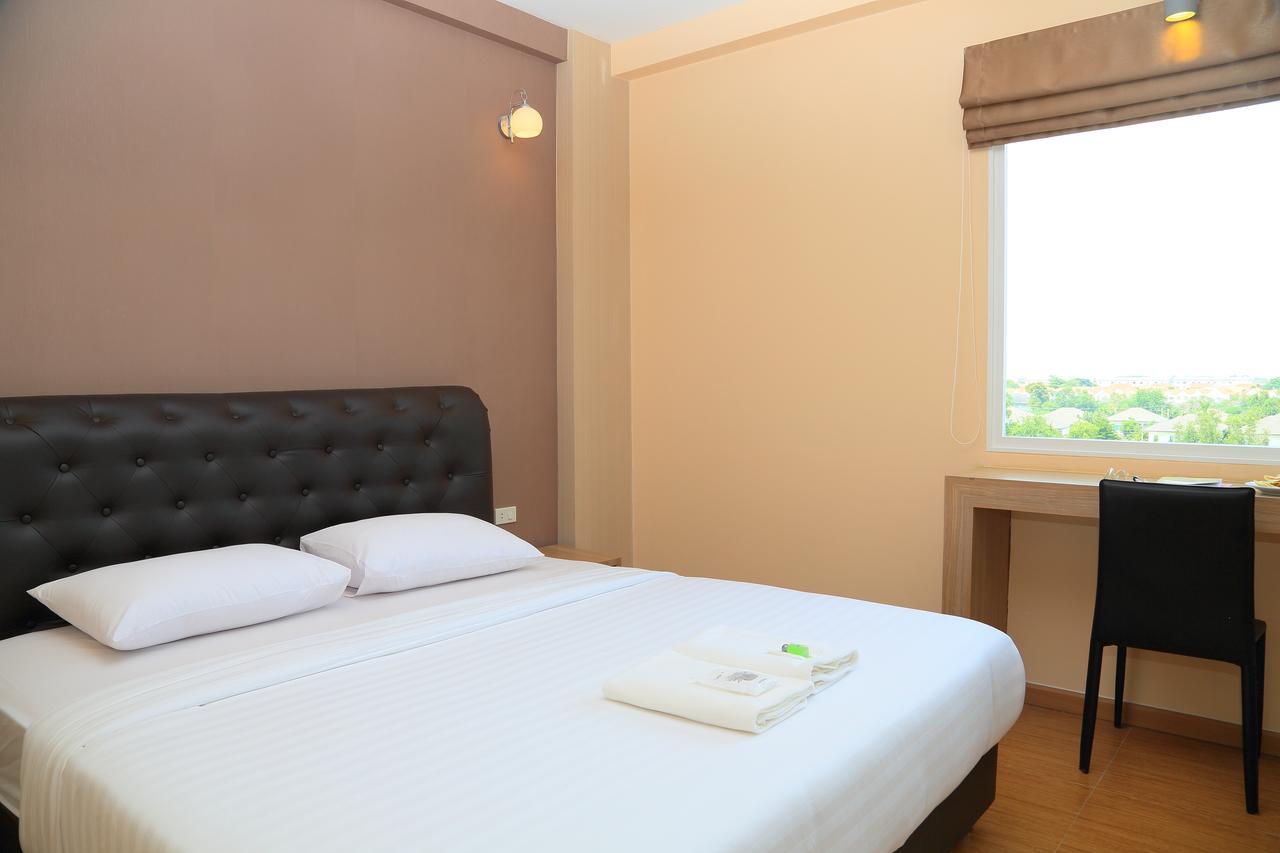 Triple Trees Hotel Pathum Thani Buitenkant foto