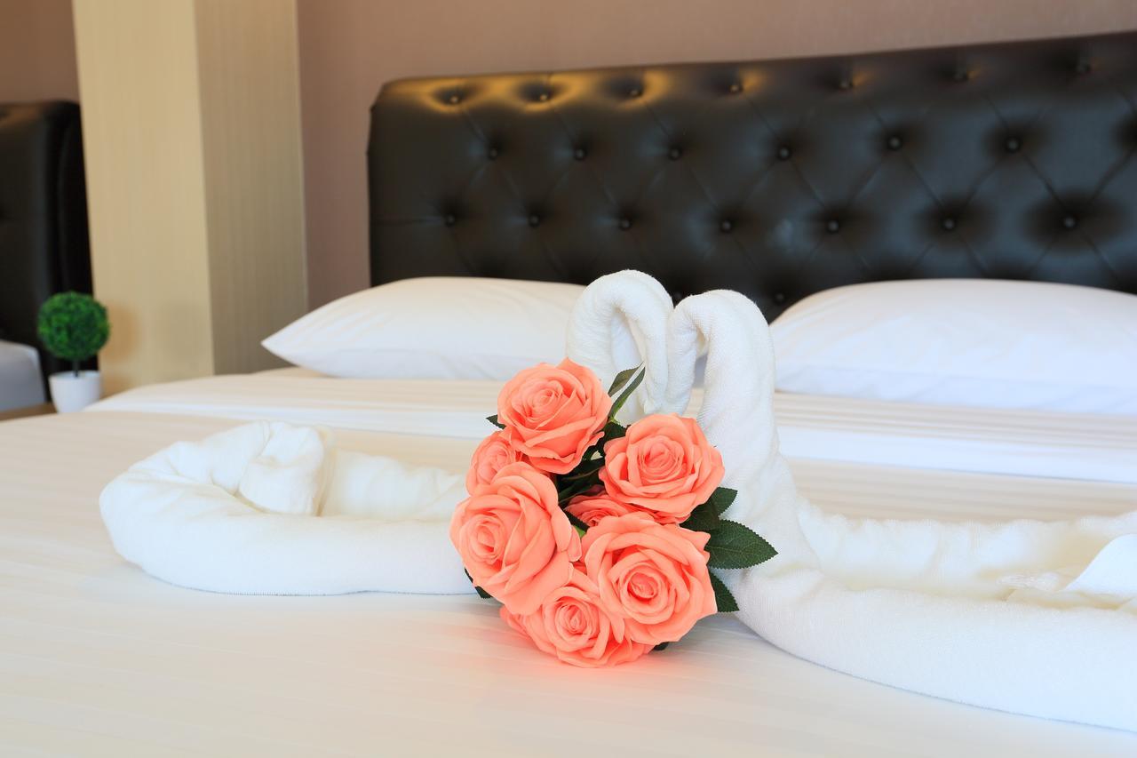 Triple Trees Hotel Pathum Thani Buitenkant foto