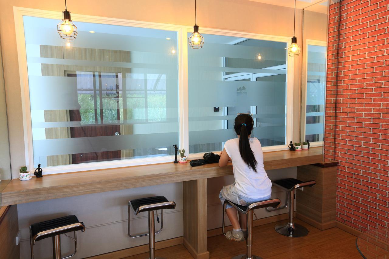 Triple Trees Hotel Pathum Thani Buitenkant foto
