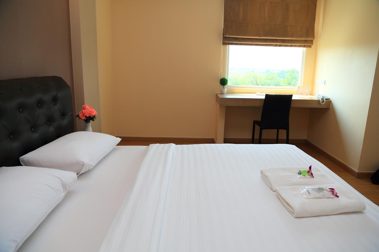 Triple Trees Hotel Pathum Thani Buitenkant foto